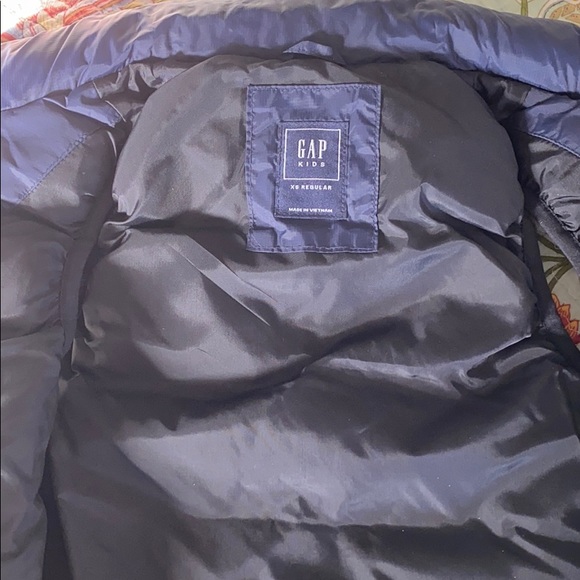 Boys navy puffer vest - Picture 2 of 4